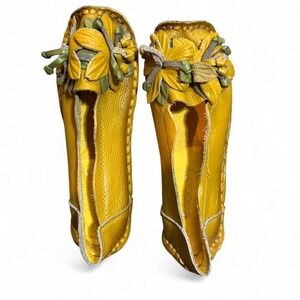 Yellow leather floral loafers with a‎ boho vibe & peep toe size 240 new